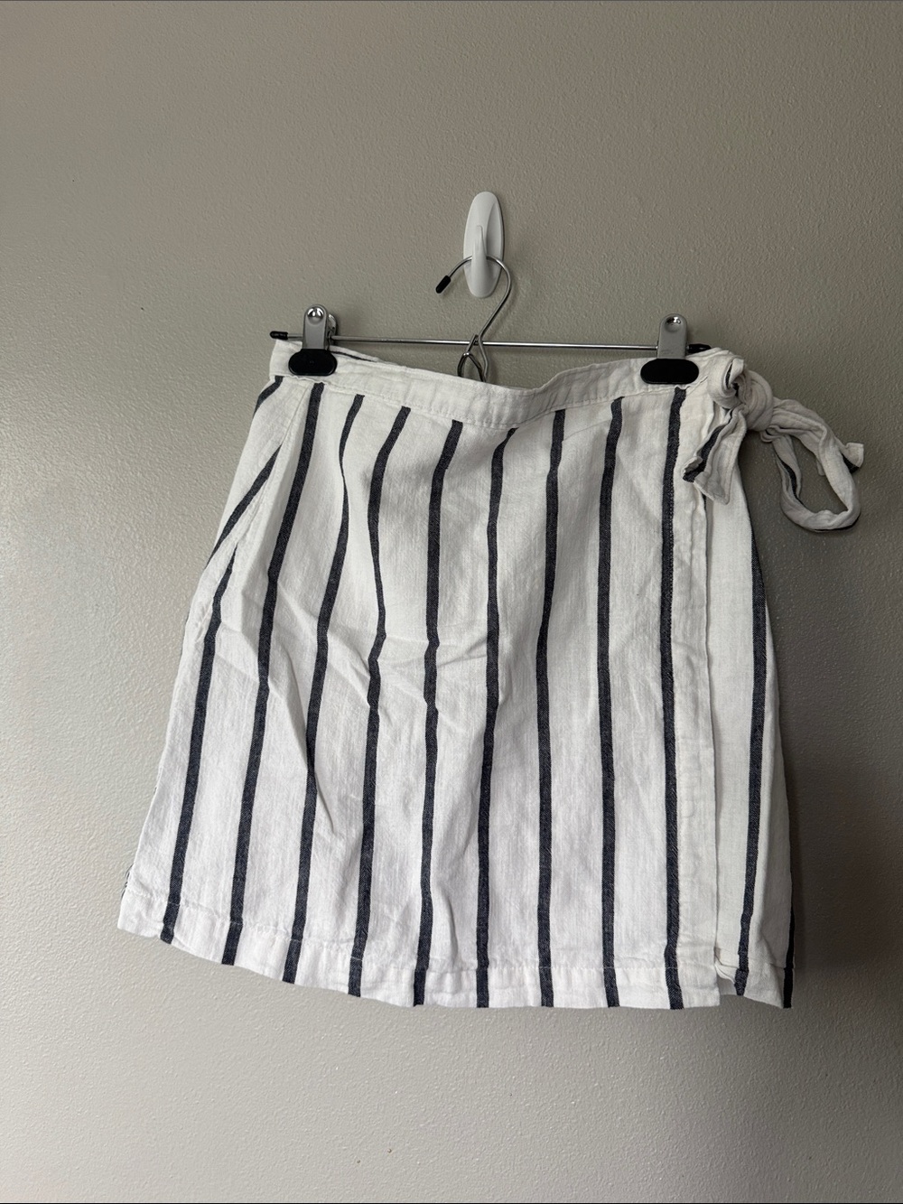 Abercrombie & Fitch Linen Cotton White Striped Wrap Skirt Size Medium